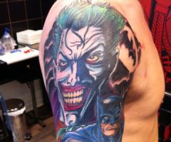 Tatuaje del guason y Batman