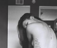 Frases para tatuarse en la espalda femenina