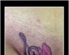 Tatuagem de nota musical com borboleta