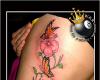 Tatuagem de flor, borboletas e beija flor