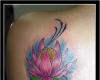 Tatuagem feminina da flor de lótus