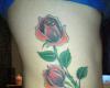 Tres rosas tatuadas