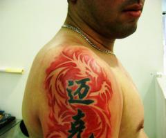 Letras chinas y dragon en color rojo