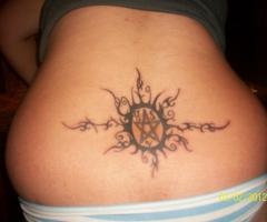 Tatuaje de sol tribal