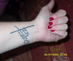 Tiziano Ferro wrist tattoo