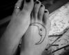 Tatuaje de luna en el pie