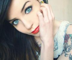 Hermosa chica de ojos celestes