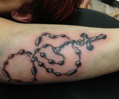 Rosarios para tatuajes con sombras