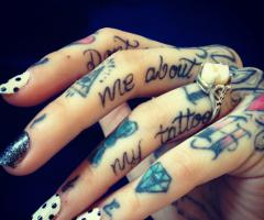 Tattoo fingers