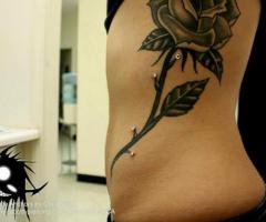 Rosa e piercings