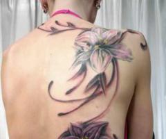 Tattoo flores en la espalda