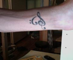 La chiave di violino e basso che formano un cuore