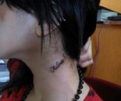 Tatuaje en el cuello
