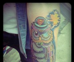Tatuaje de buho colorido