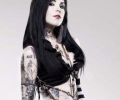 Tatuaje en la panza de Kat Von D