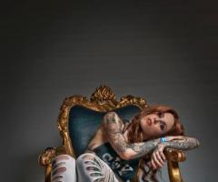 Tatuajes en las piernas de Kat Von D