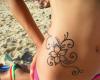 Tatuaje sexy de flores para chicas