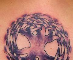 Tatuaje de árbol celta