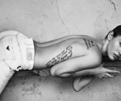 Megan Fox y su tatuaje de poema en las costillas