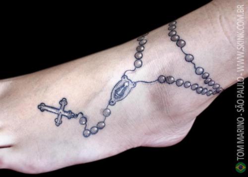 Tatuagens de terços no tornozelo