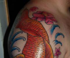 Tatuaje de Pez Koi a color