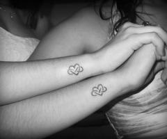 Casais que declararam amor com tatuagens