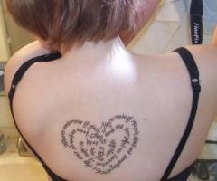 Tatuagem de coração nas costas