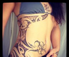 Tatuagem feminina tribal