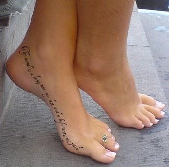 Tatto frase en el pie