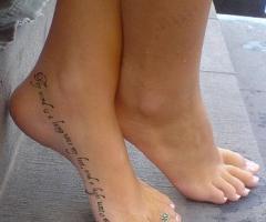 Tatto frase en el pie