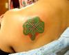 Tatuaje de trebol con diseño celta