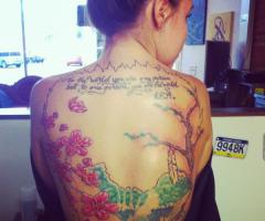 Kailyn Lowry back tattoo