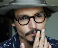 Johnny Depp finger tattoo