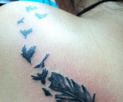 20 Adorable Feather Tattoos