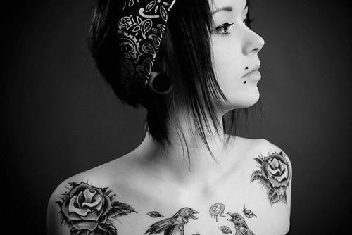 Roses on showlder