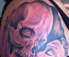 Pareja y amor entre calaveras
