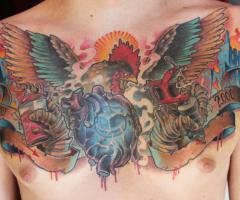 Gallo, corazon, alas y maquina de tatuajes