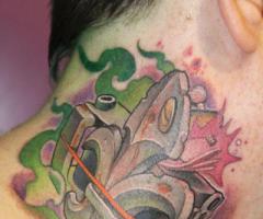 Cuello biomecanico con flor de liz