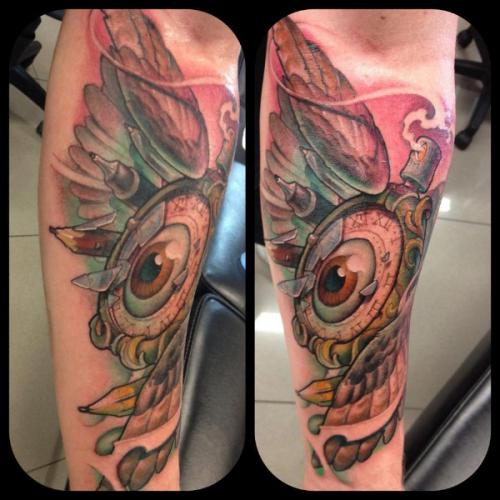 Tatuaje de ojo reloj graffiti style