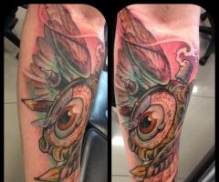 Tatuaje de ojo reloj graffiti style