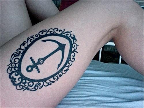 Decorative anchor on leg