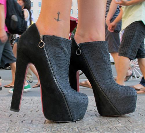 Heels anchor ink