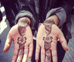 Tattoo de henna en la mano