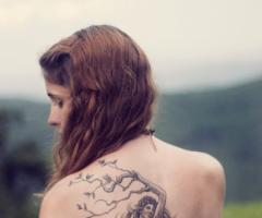 Bosque arbol mujer