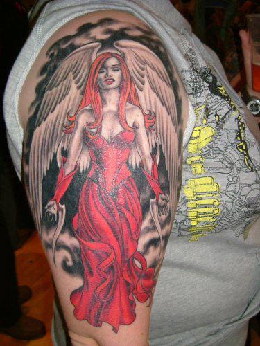Tattoo de angel peliroja