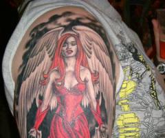 Tattoo de angel peliroja