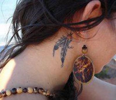 Plumas Traz la  Oreja