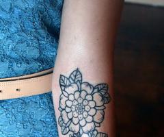 Tatuaje de flores para el brazo