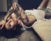 Mujeres con tatuajes en los brazos