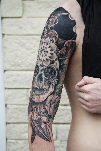 Calavera con plumas media manga